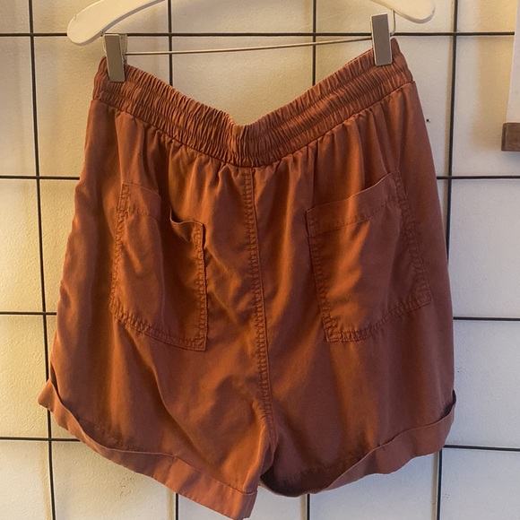 Universal Thread Shorts - Picture 2 of 3
